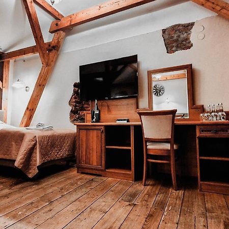 Hotel Zamkowy Mlyn Krapkowice Esterno foto